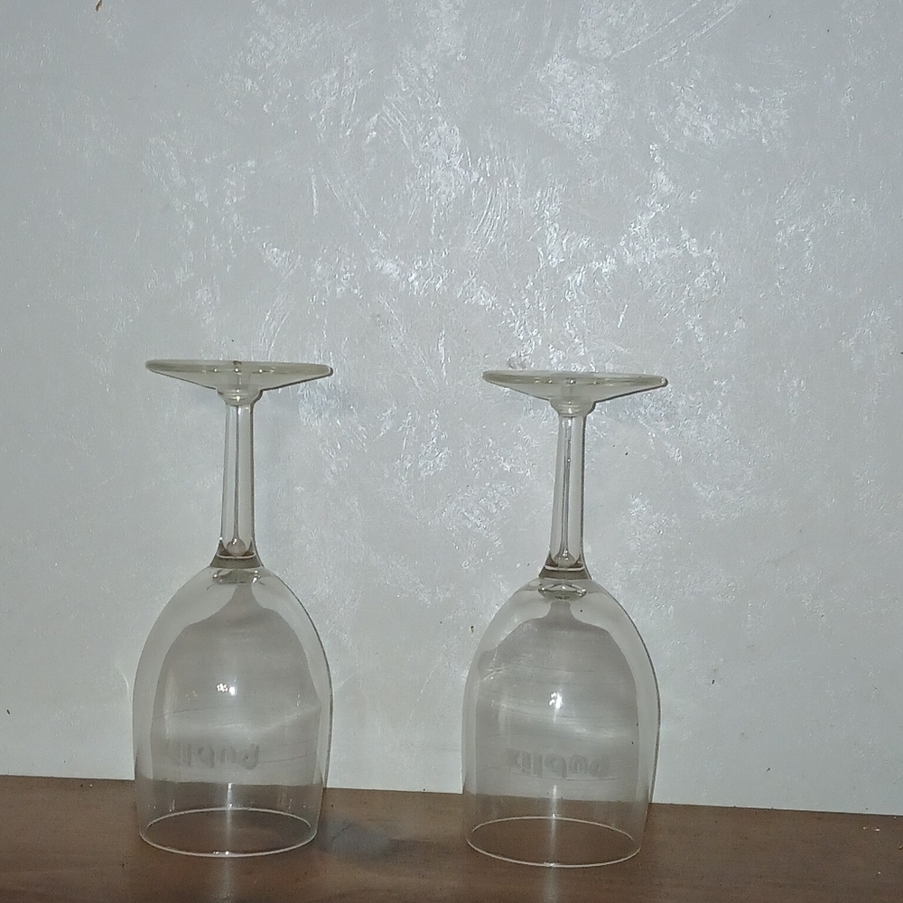 PUBLIX SUPER MARKETS ETCHED WINE GLASS SET OF (2) WONDERFUL - Picture 2 of 5